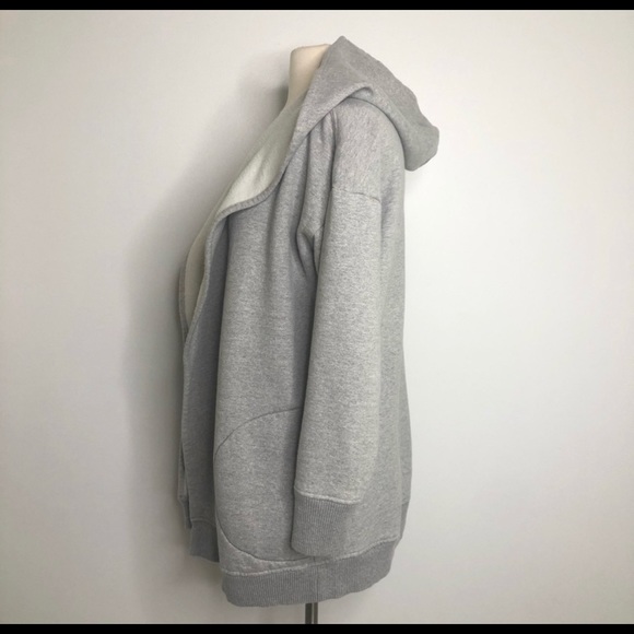 Athleta Prajna Wrap - Picture 3 of 10